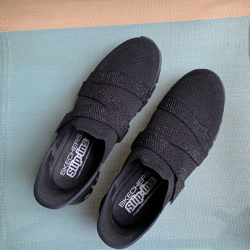 Skechers Womens Black Knit Slip-On Sneakers